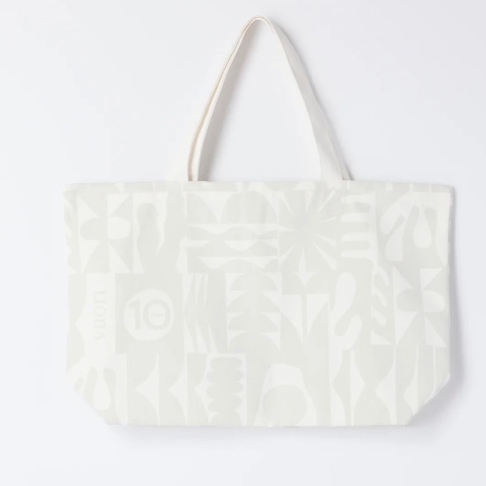 NWT Limited Edition Vuori x Cody Hudson White Printed Tote Bag